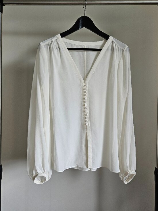 Ralph Lauren Tops - NWOT Ralph Lauren 100% Mulberry Silk V-Neck Button-Up Blouse White - Size S/M